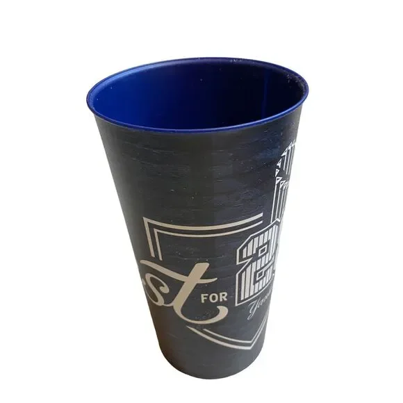 New York Yankees Duffle/Weekend/Gym Bag With Bonus Souvenir “Quest For 28” Cup - Picture 11 of 13